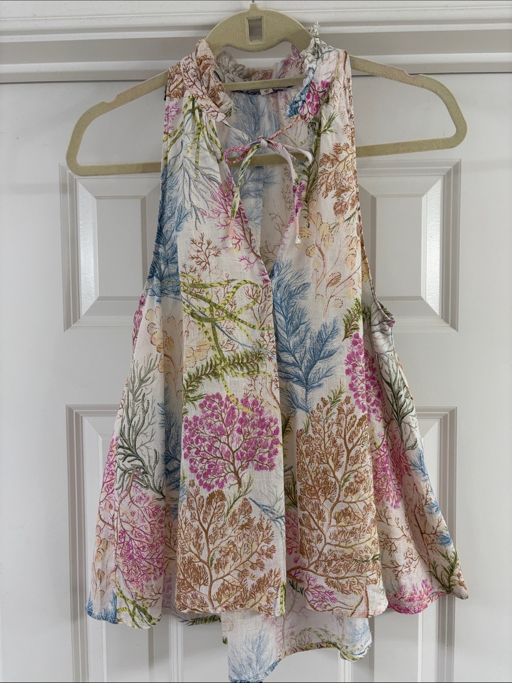 Anthropologie Pilcro Tavi Floral
Linen Halter Swing Style Top. Barely worn!